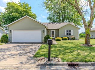 412 Holly Dr, Lincoln, IL 62656