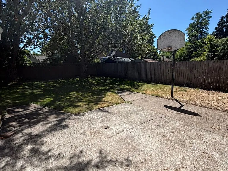 330 E Grant St — Photo 32