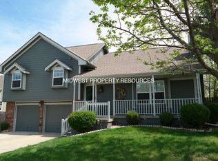 913 NE Michael Dr, Lees Summit, MO 64086