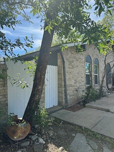 1st image of 307 Flournoy Dr Floor A