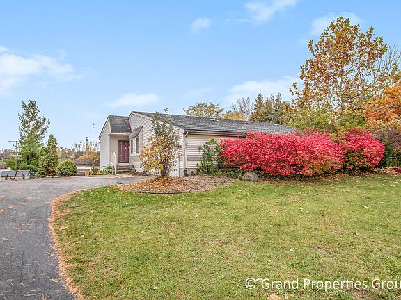 3rd image of 1542 Lamberton Lake Dr NE