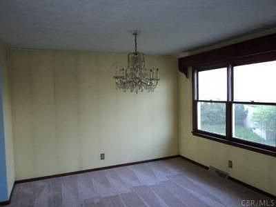 3rd image of 532 Surrey Ln