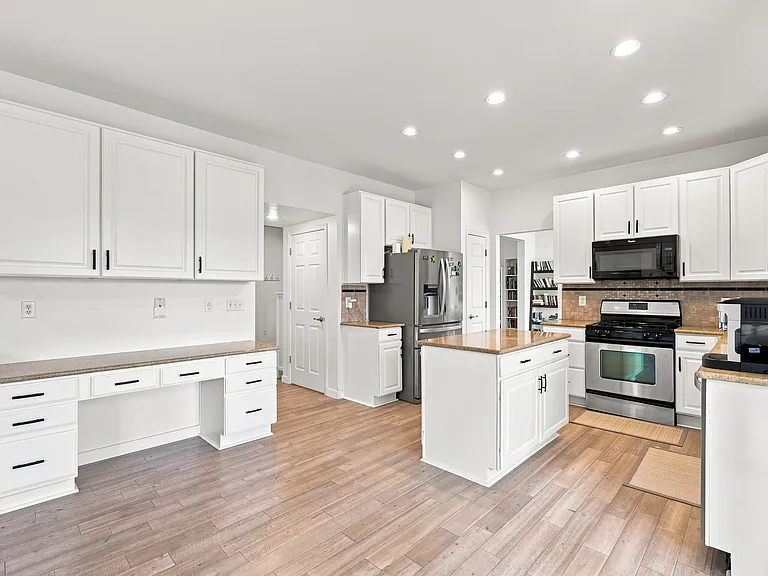 2445 Clayton Cir — Photo 15