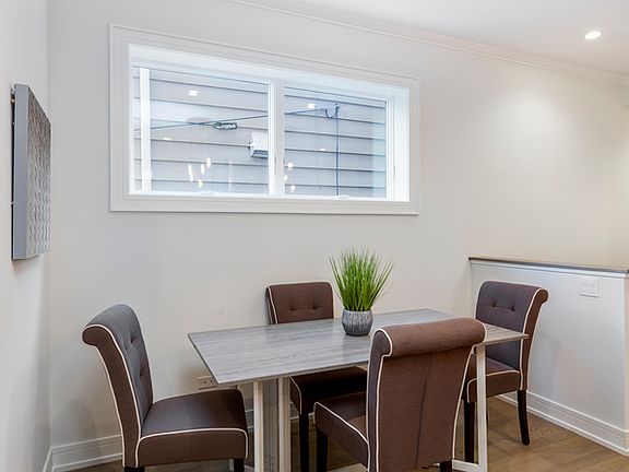 5th image of 2700 W Montrose Ave #1