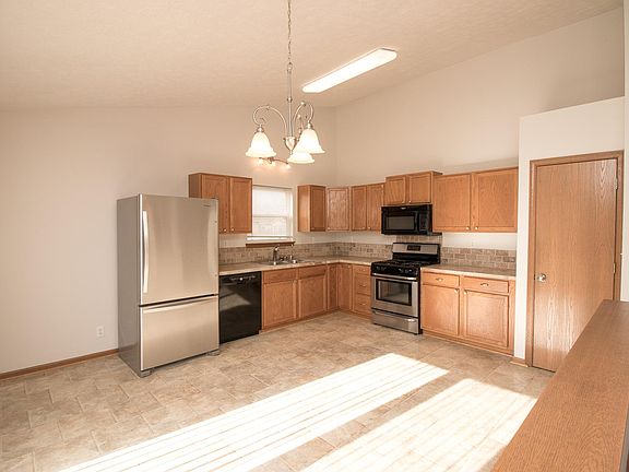 5th image of 2331 Depauw Ct