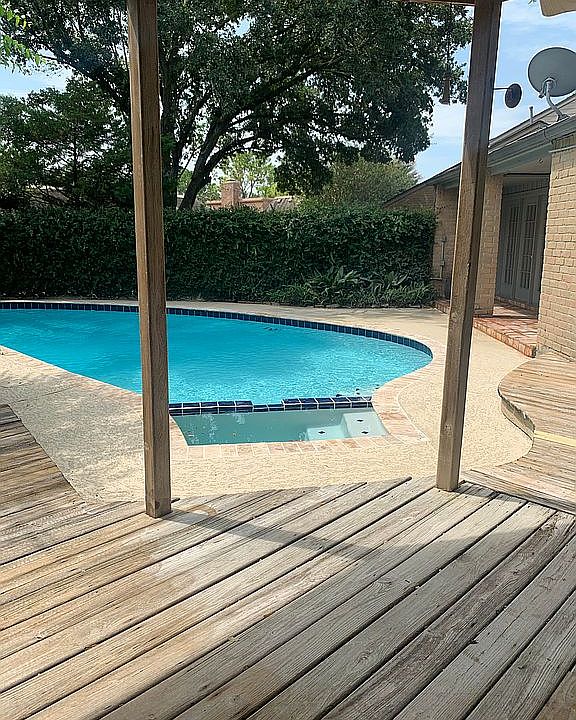 Beautiful stone lined pool w