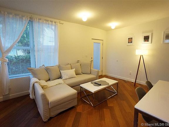 3rd image of 927 Euclid Ave APT 010