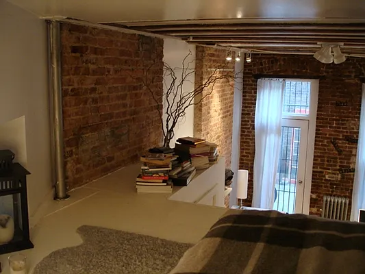 Rented by Perry Associates NYC Inc | media 12