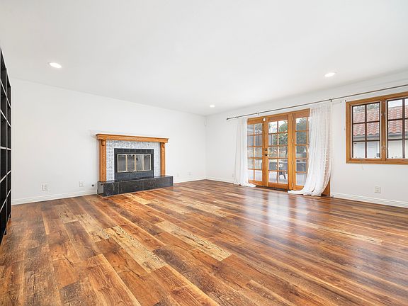 3rd image of 4994 Quincy St