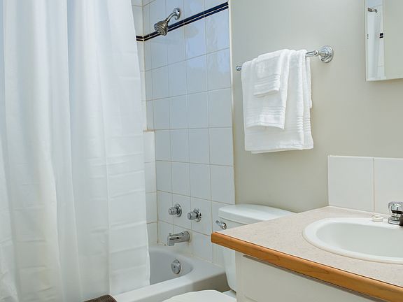 4th image of 10125 Franklin Ave #2-Bedroom