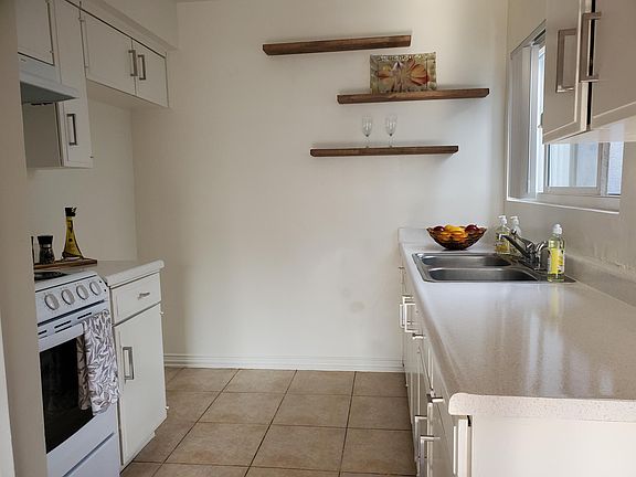 5th image of 24431 Hawthorne Blvd APT 6