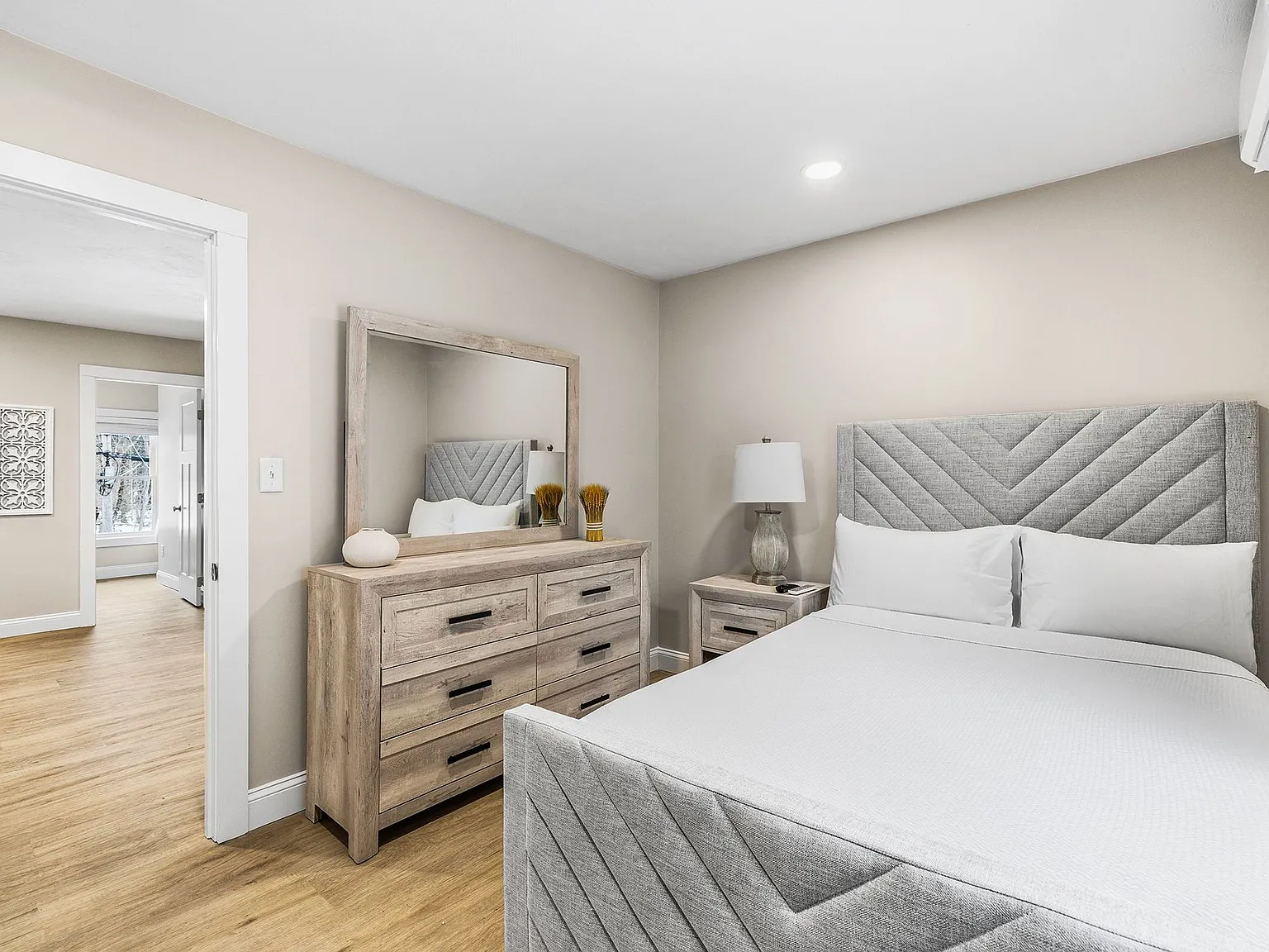 2 bed, 900 sqft, $3,200 — Photo 4
