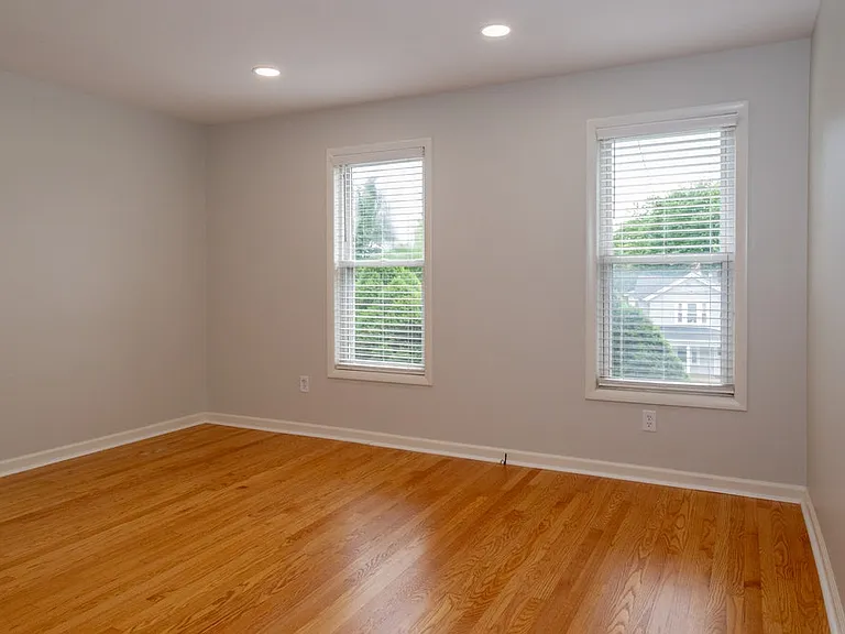 407 Willis Ave #1 — Photo 10