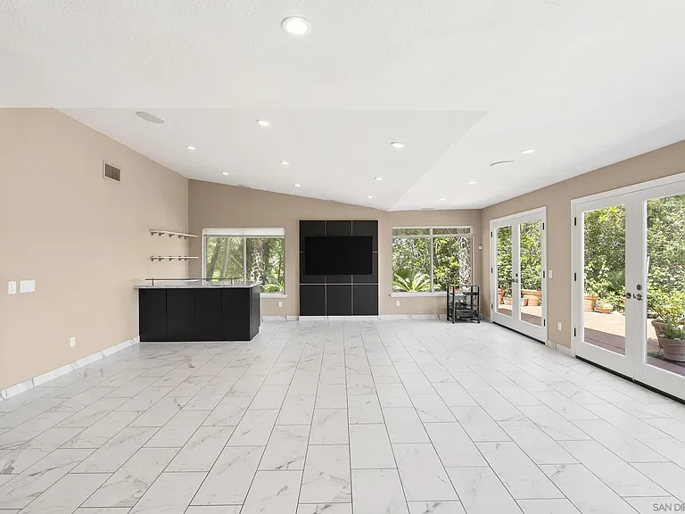 6518 Monte Fuego — Photo 25