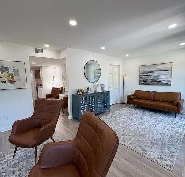 Hunters Pointe — Photo 19