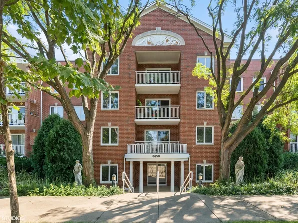 8650 N Shermer Rd APT 209, Niles, IL 60714