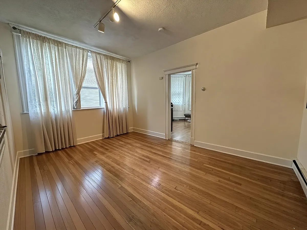Building Photo - 1625 Commonwealth Ave #1