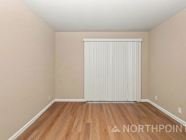 413 Lion Dr — Photo 10