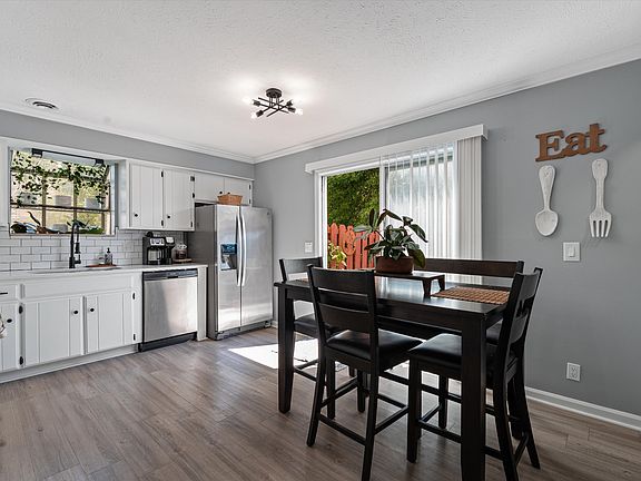 3rd image of 413 S Timber Dr