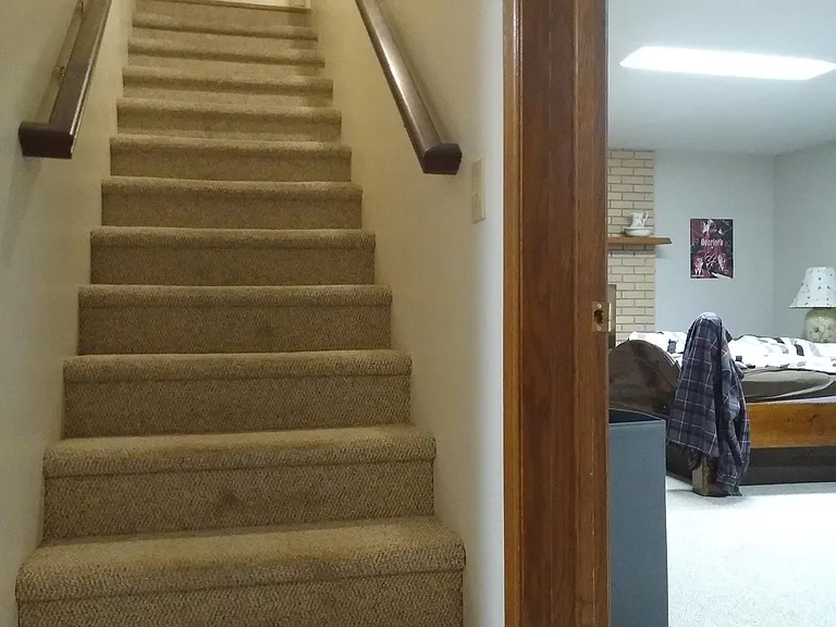 Stairwell access to apartment