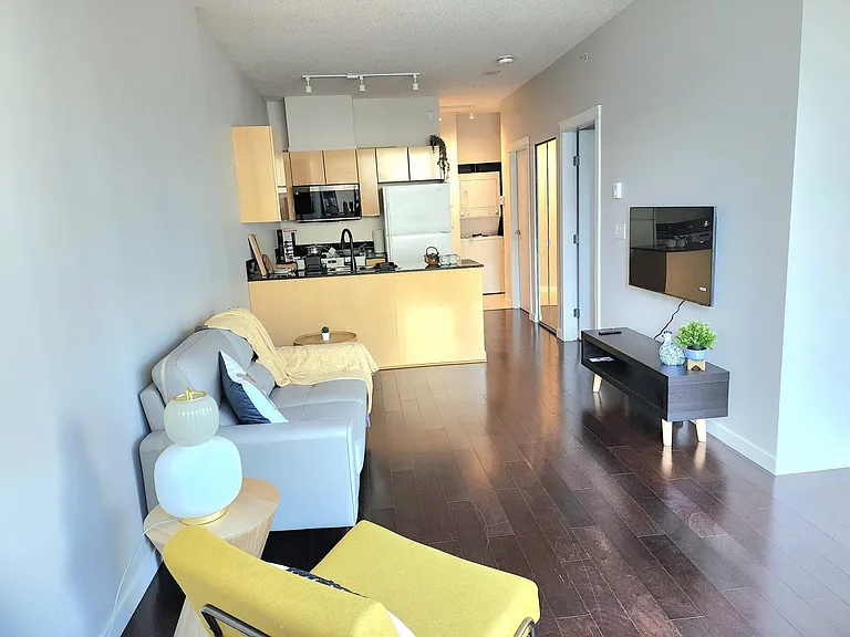 1239 Georgia St W — Photo 13