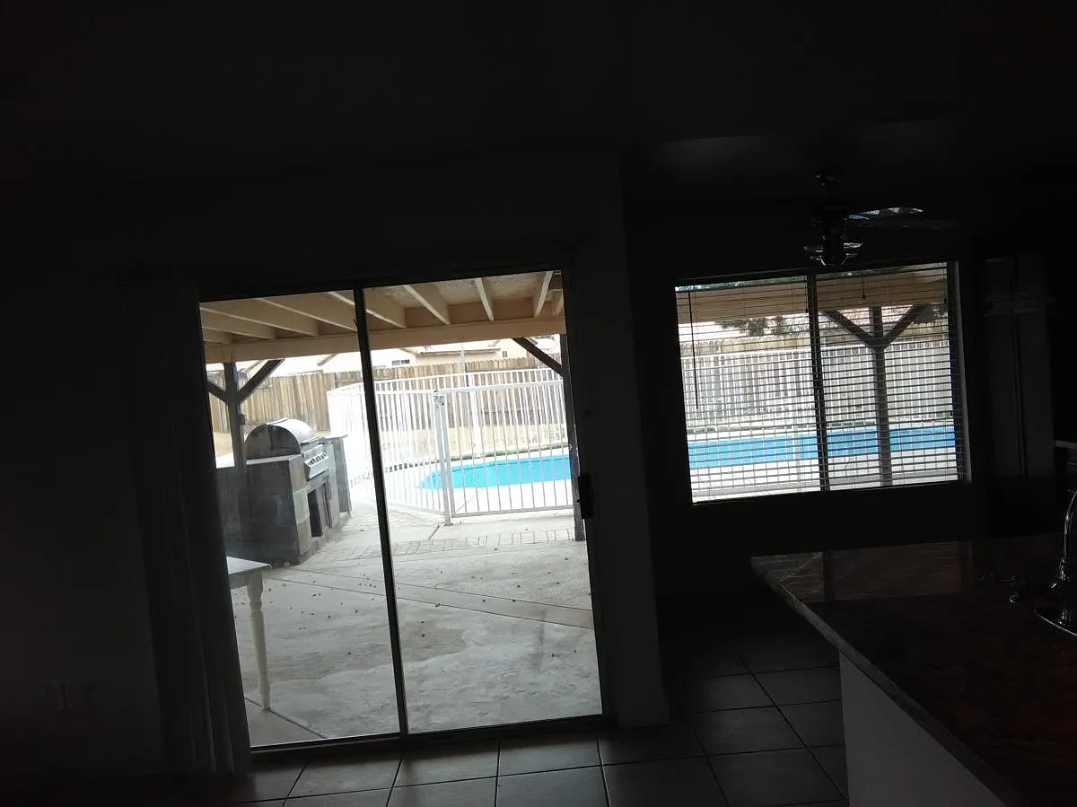 5 bed, 2045 sqft, $2,550 — Photo 2
