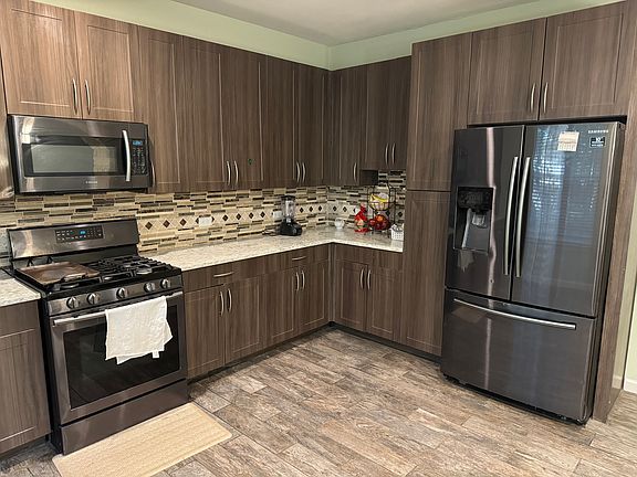 Full kitchen
