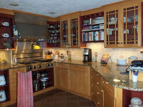 Another view of kitchen