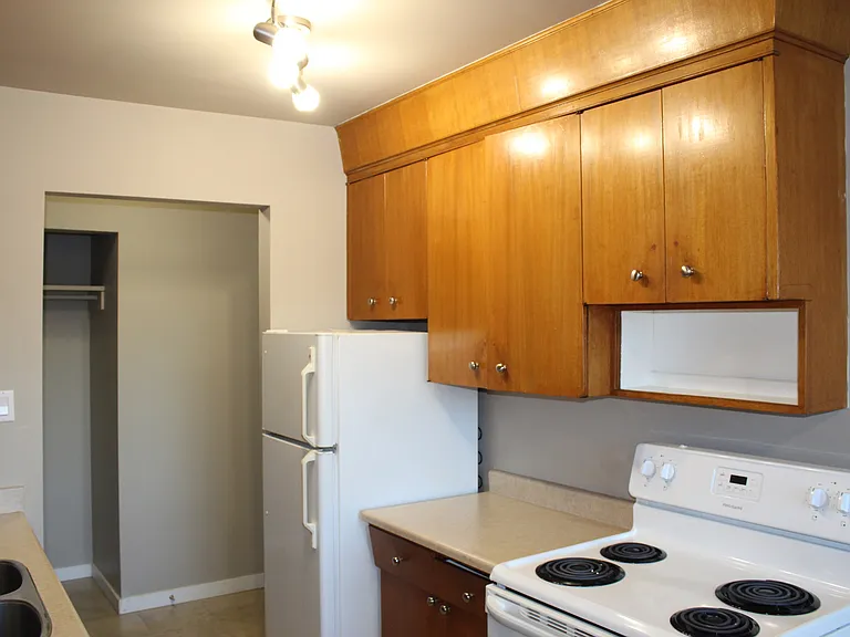 10741 108th St NW — Photo 3