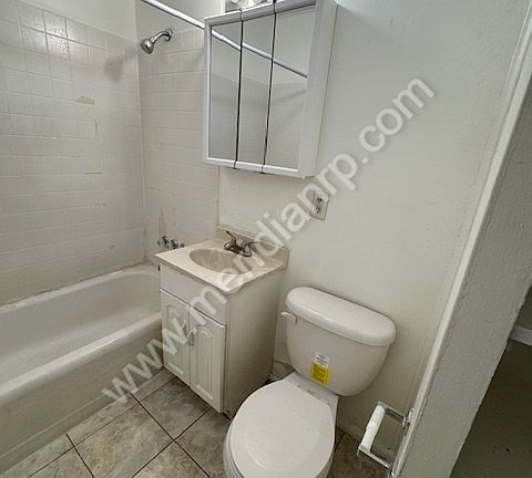 4th image of 1810 Rosemont Dr
