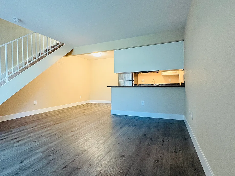 Garden-style complex in great Pleasant Hill