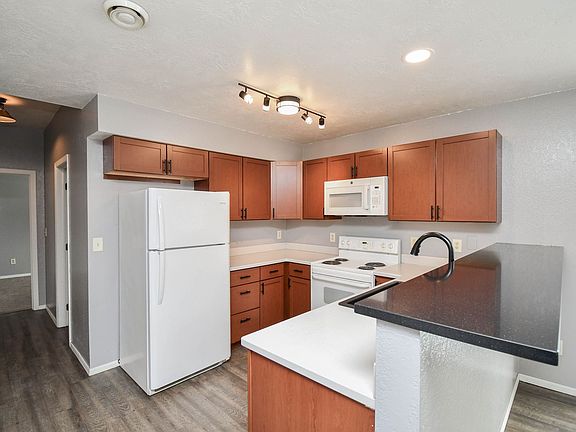 5th image of 1602 S Campbell Trl