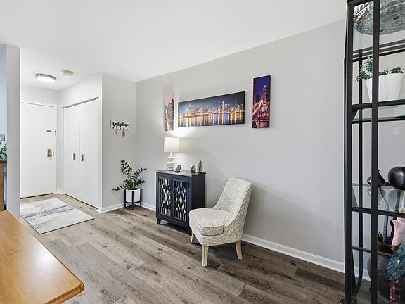 5th image of 471 Raintree Ct Unit 2B