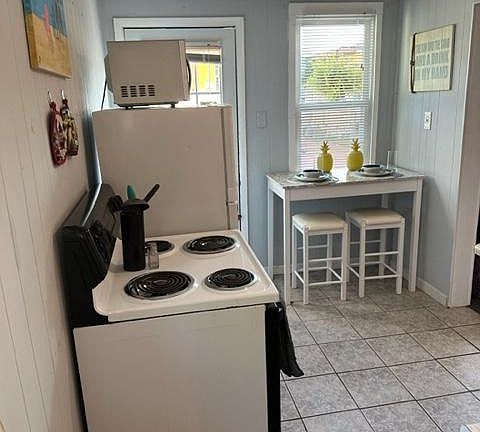 3rd image of 352 Pelican Ave