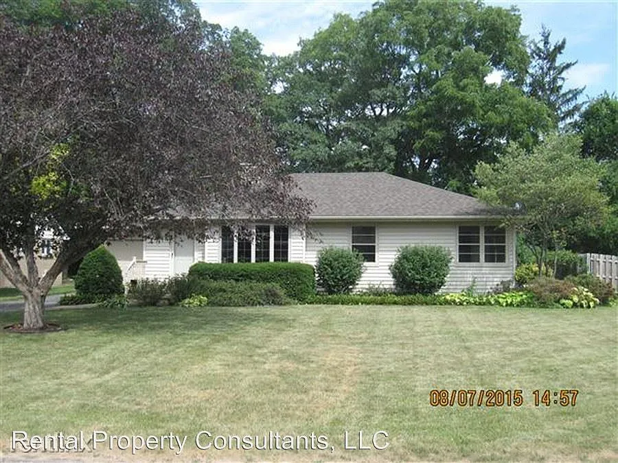 76 Elmhurst Ave SE photo 1