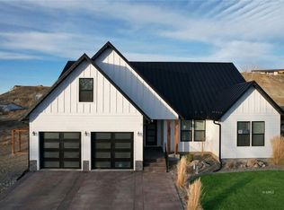211 Georgetown Dr, Glendive, MT 59330
