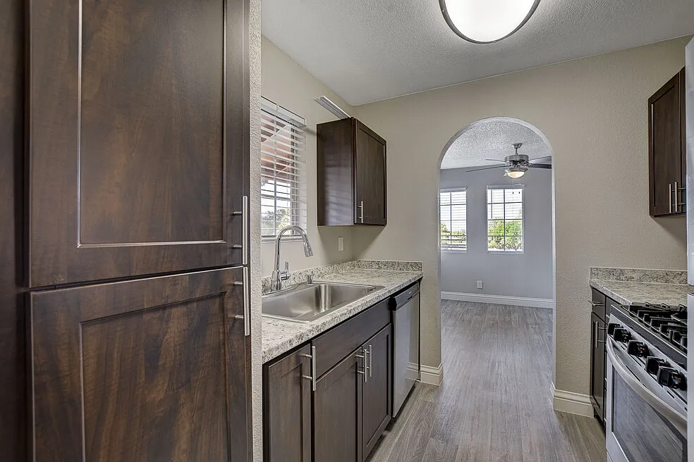 Diamondhead Apartments — Photo 3