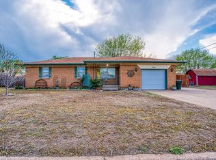801 Kelli Dr, Watonga, OK 73772
