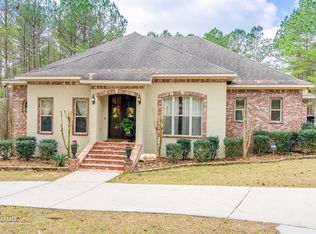 14 Bedford Forrest Ln, Hattiesburg, MS 39401