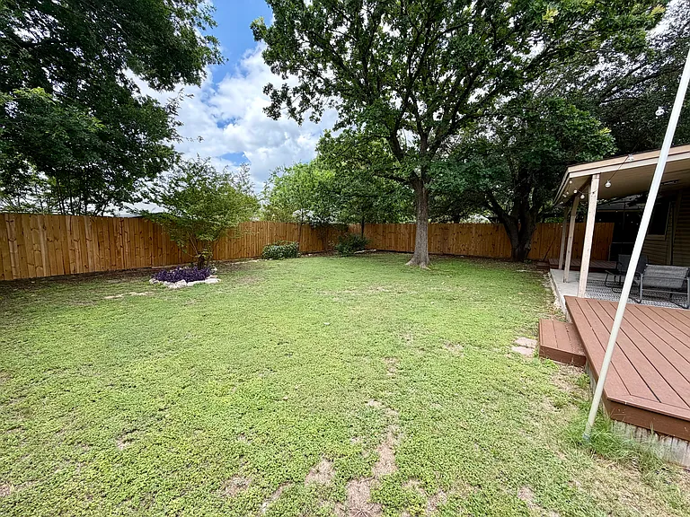 1213 Troy Ln — Photo 8