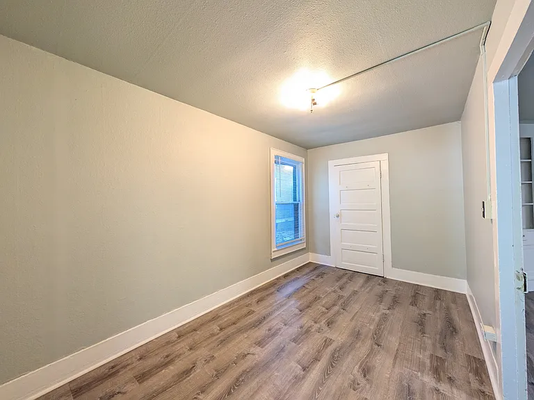 433 SW 5th St — Photo 16