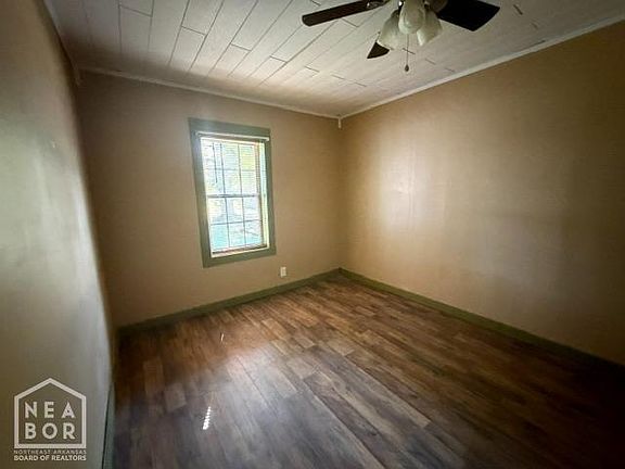 5th image of 528 E Lake St