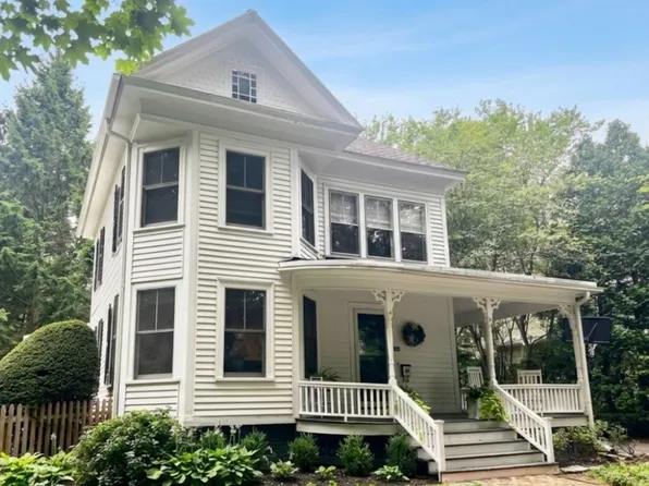 33 Gaylord St, Amherst, MA 01002