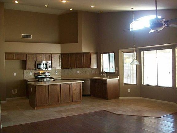 Kitchen & Breakfast Nook