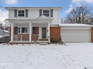 35454 Glover St, Wayne, MI 48184