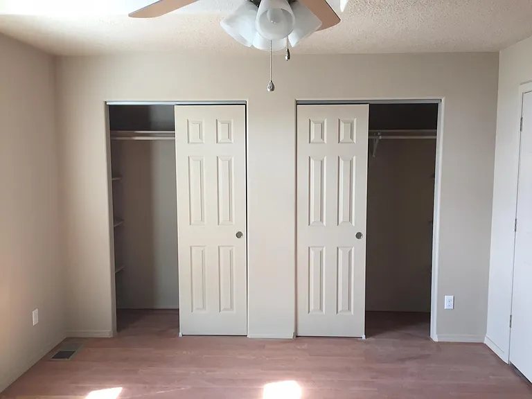 2nd master bedroom w/double closets