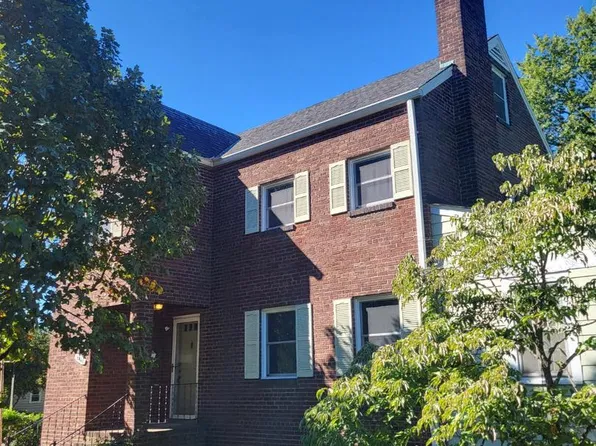 2200 & 2202 Scroggins Rd, Alexandria, VA 22302