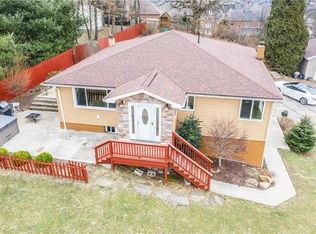 2805 Locust Dr, Pittsburgh, PA 15241