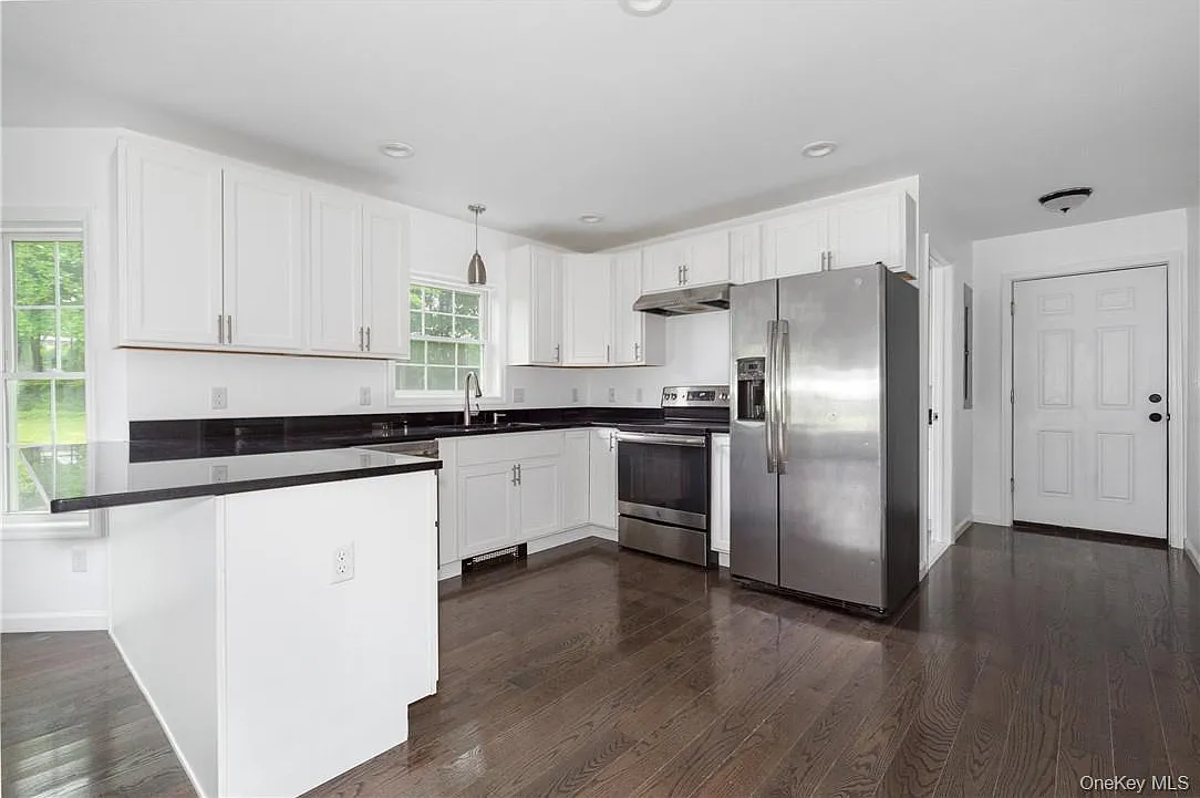 2 bed, 1.0 bath, 1000 sqft, $2,200 — Photo 1