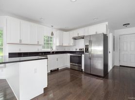 80 W Dorsey Ln, Hyde Park, NY